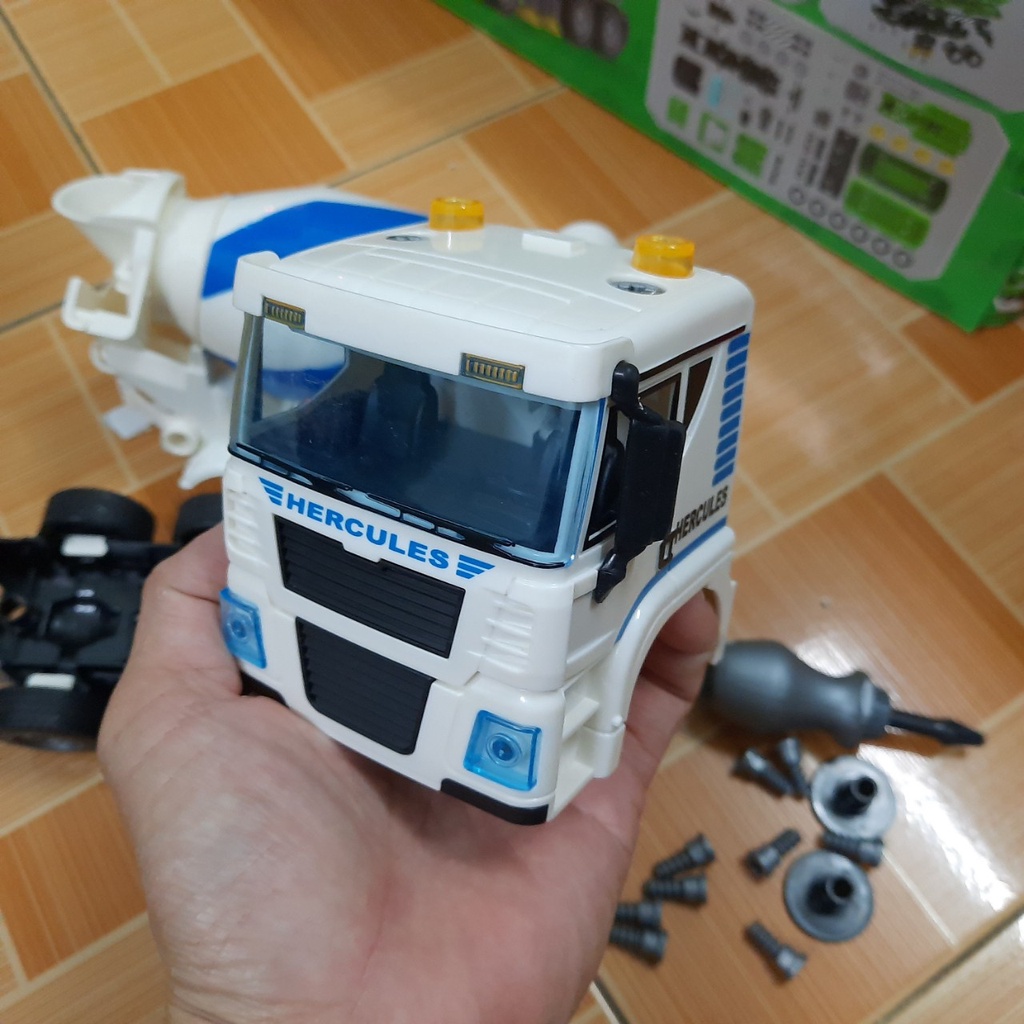 Xe trộn bê tông mô hình lắp ghép 82pcs đồ chơi trẻ em bằng nhựa có âm thanh và đèn