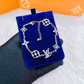 Lắc tay titan V trắng ko đen