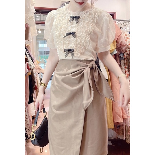 SET CÓ BÁN RỜI SƠ MI ĐÍNH 3 NƠ CHÂN VÁY NƠ