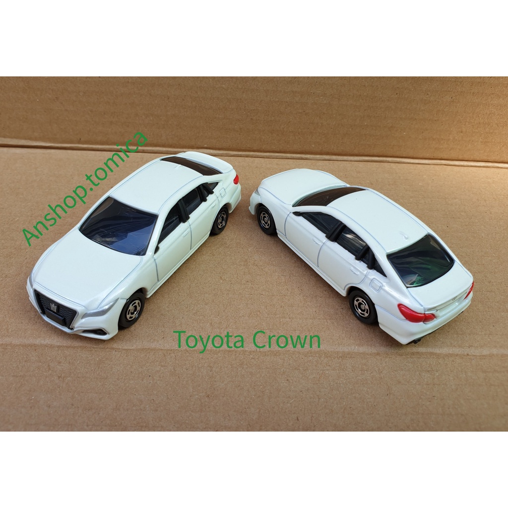 Xe mô hình tĩnh tomica Nhật Bản - Toyota Crown màu trắng