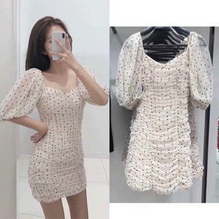 Váy chấm bi