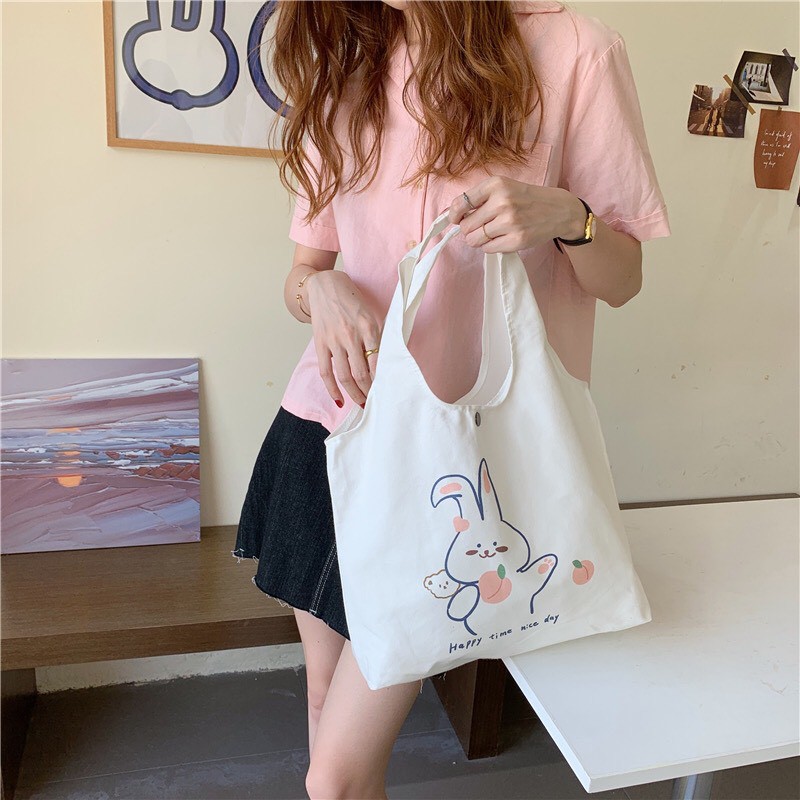 Túi tote canvas có bấm khoá miệng và ngăn phụ tiện dụng, in hình thỏ dễ thương