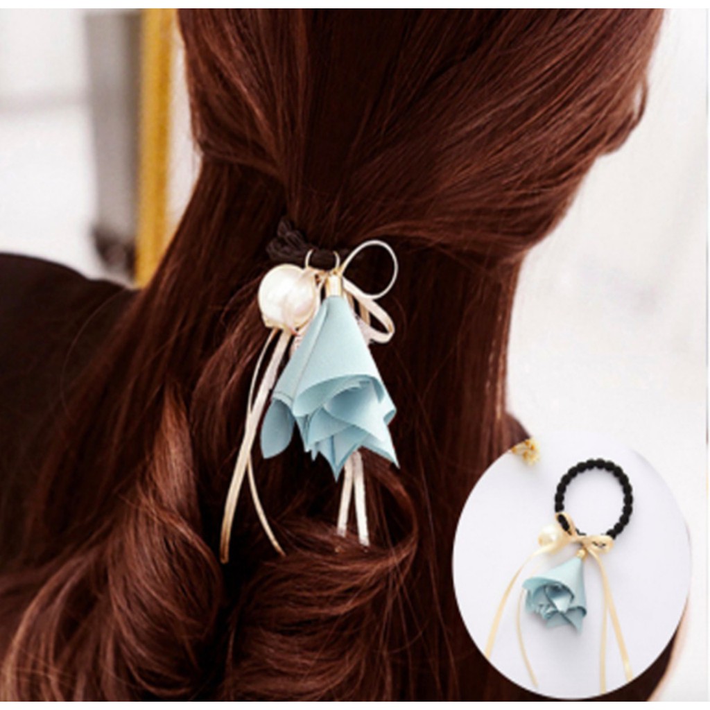 combo 2 cột tóc mẫu xinh. gồm 1 đỏ, 1 xanh. màu y hình nhe các bạn. Giá chỉ 32k/2 cái. nhanh tay đặt hàng nha các bạn.