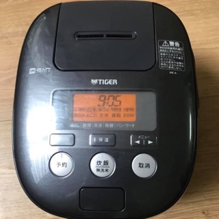 Nồi cơm điện nhật JPE-A100 1L date 2017