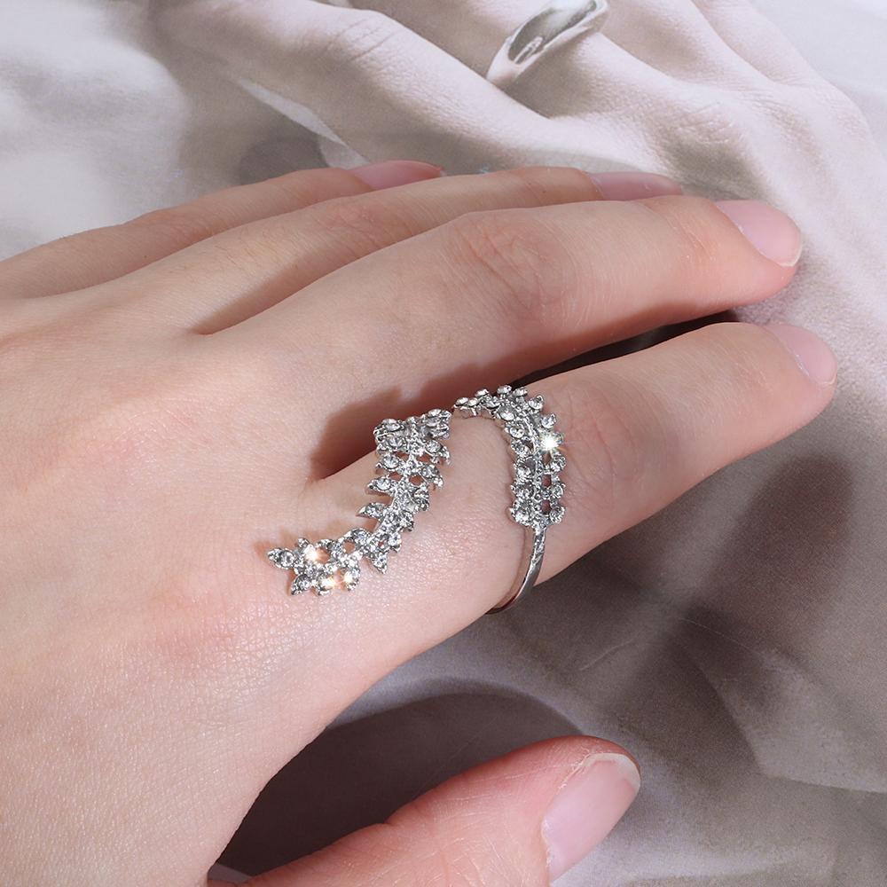 Nhẫn Cưới Hình Chiếc Lá Sáng Tạo Sang Trọng