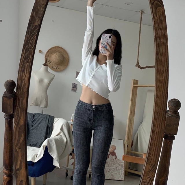 Áo croptop dài tay Ulzzang cổ V siêu xinh | BigBuy360 - bigbuy360.vn