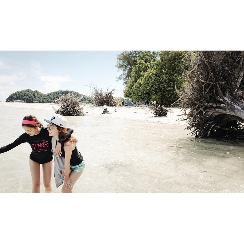 Set đồ bơi tay dài + quần bơi đơn giản cho nữ | BigBuy360 - bigbuy360.vn