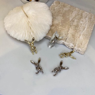 charm thỏ xoay các khớp