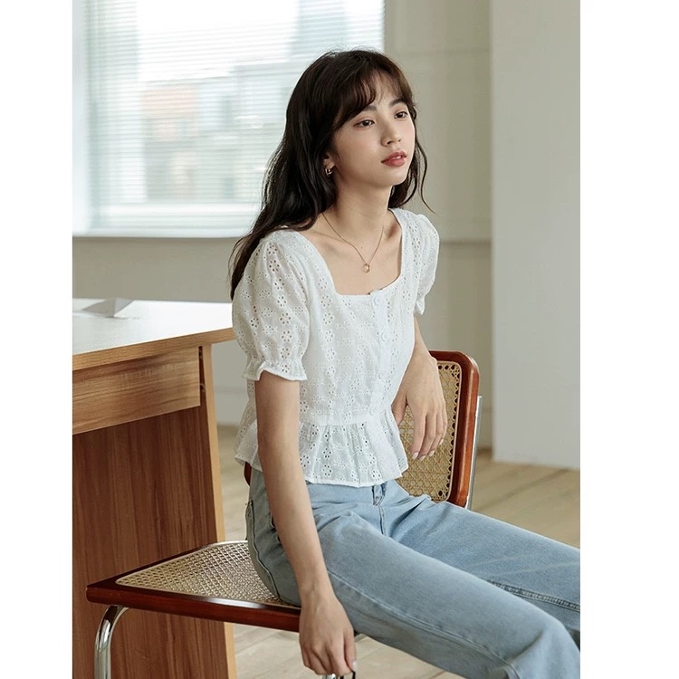 MS701 Áo sơ mi cộc tay cổ vuông tay bồng thêu hoa nổi vintage