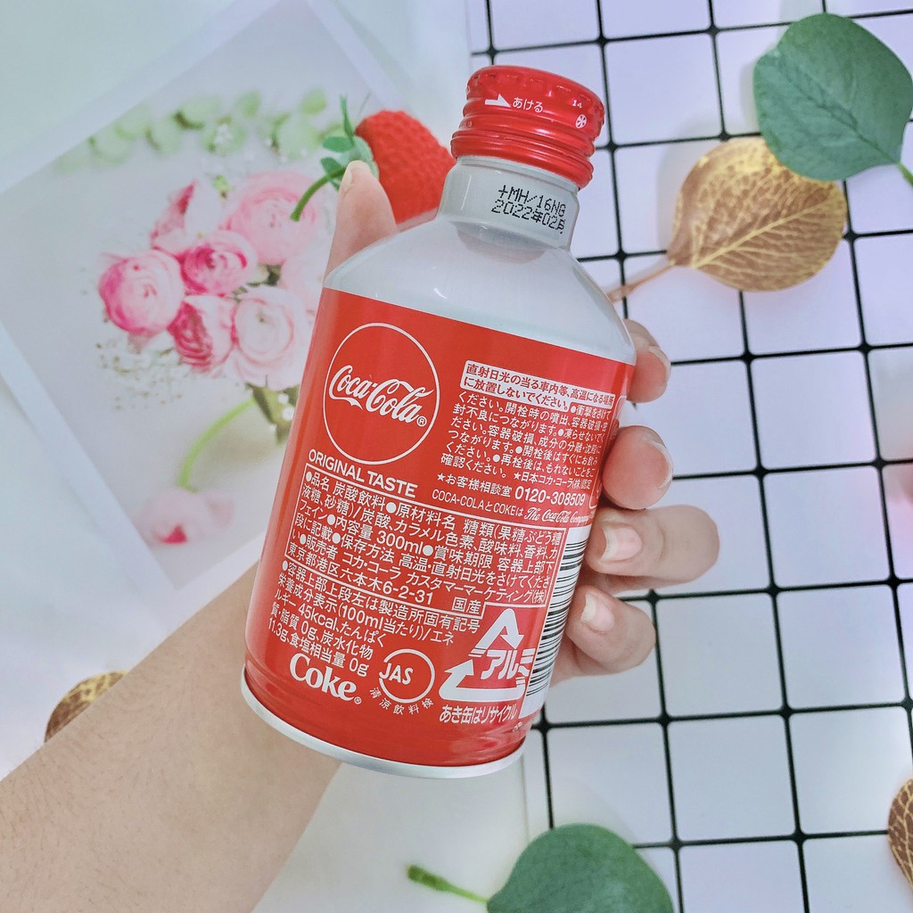 COCA COLA NẮP VẶN CHAI NHẬT BẢN 300ML (DATE: T2.2022)