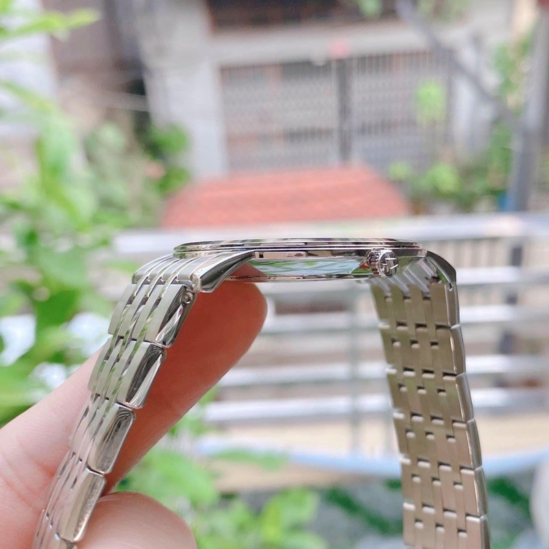 Đồng hồ nam B u l o v a  với kiểu dáng mặt đồng hồ to tròn phong cách nam tính,