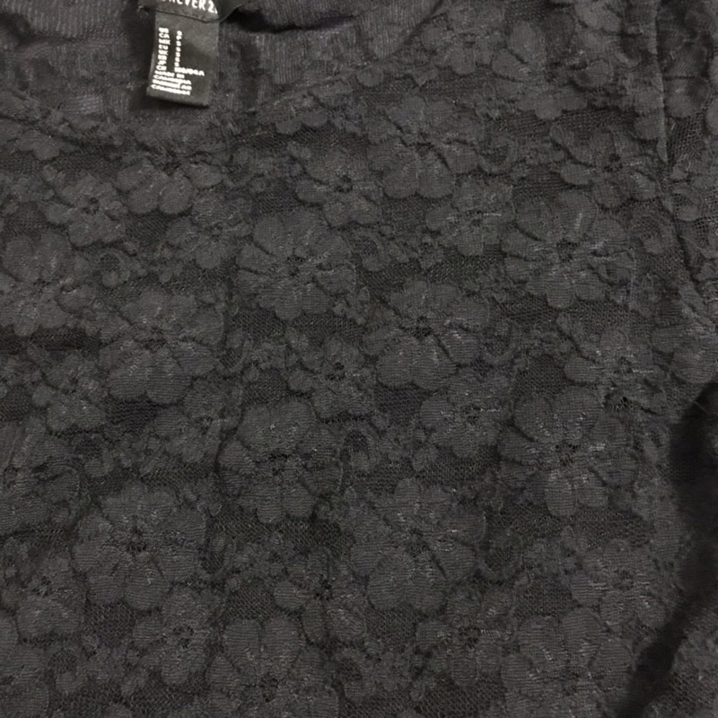 Áo croptop ren hoa F21