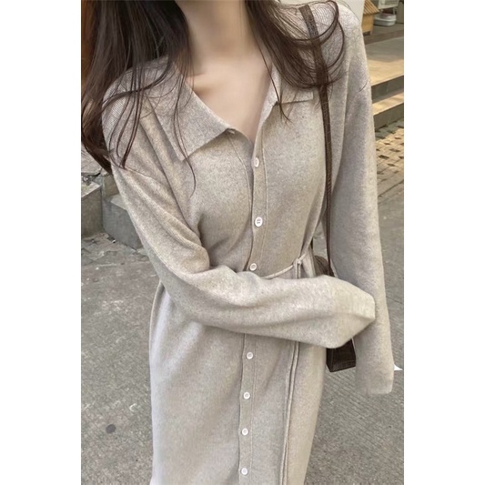 Váy len dáng suông dài kèm dây thắt eo, cổ bẻ POLO cài dọc khuy style nhẹ nhàng