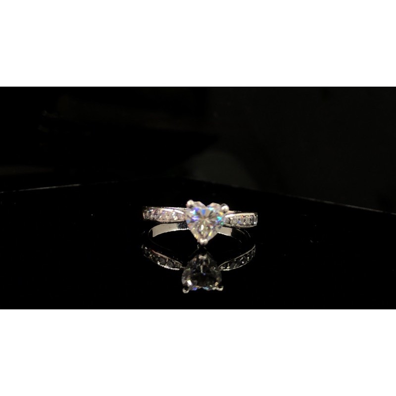 Nhẫn FULL Moissanite: viên chủ Moissanite trái tim 6*6, 7*7 hoặc 8*8 ly; Chất liệu bạc 925 mạ bạch kim