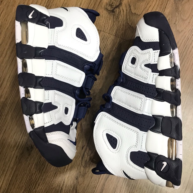 Giày Sneaker Uptempo xanh chữ trắng