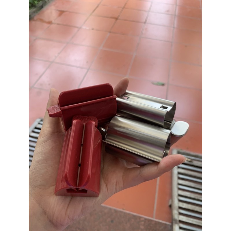 Dụng cụ lấy kem đánh răng hàng đẹp