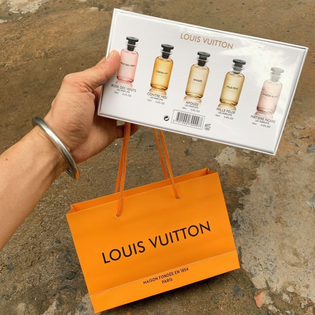 Sét 5 chai nước hoa kèm túi xách siêu đẹp mn | Thế Giới Skin Care