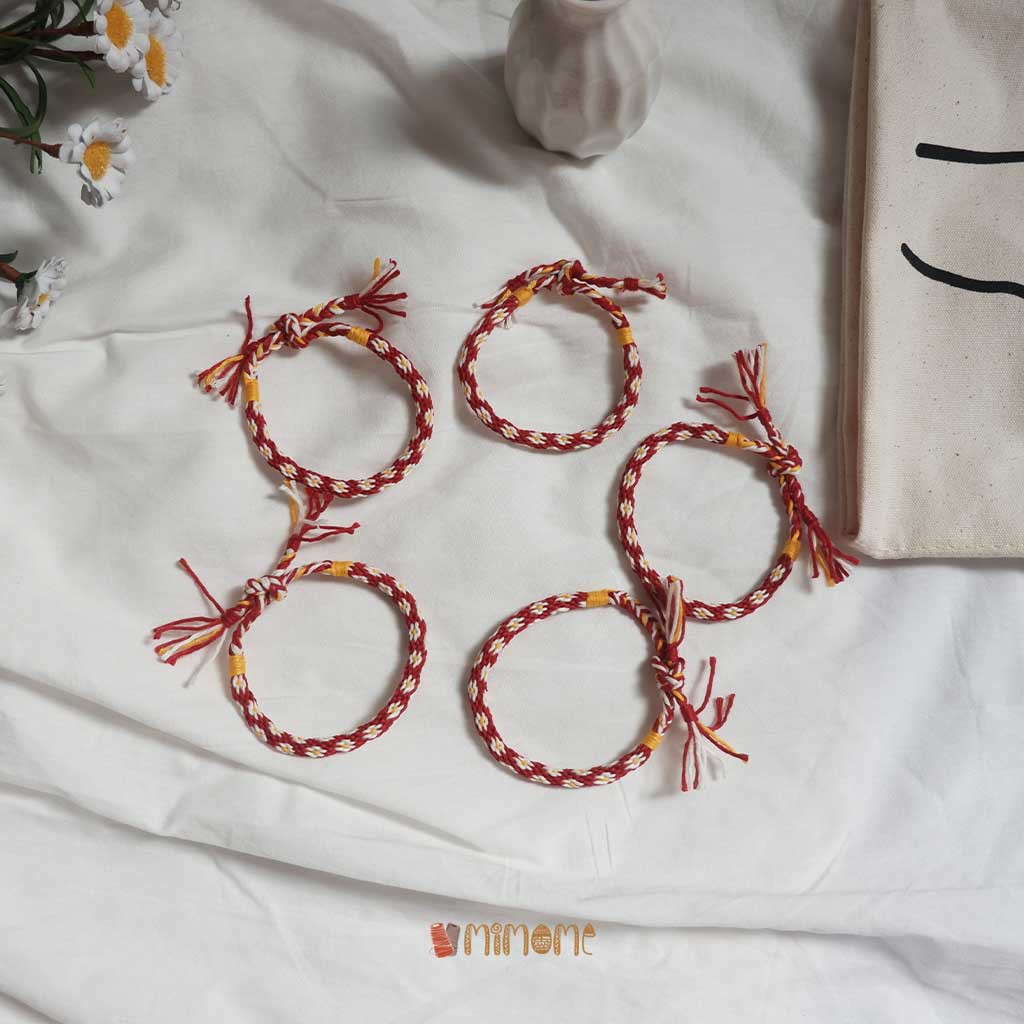 Vòng kumi hoa đỏ