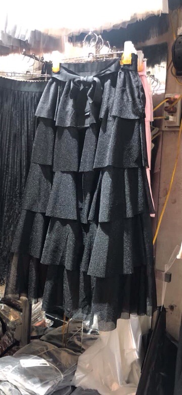 Chân váy voan nhũ 5 tầng dài siêu chảnh có video | BigBuy360 - bigbuy360.vn