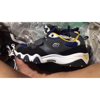 Uyên trang 550 skecher và Sk TT5093