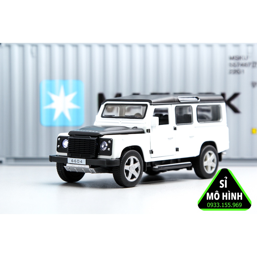 Mô hình xe Land Rover Defender Classic 1:32