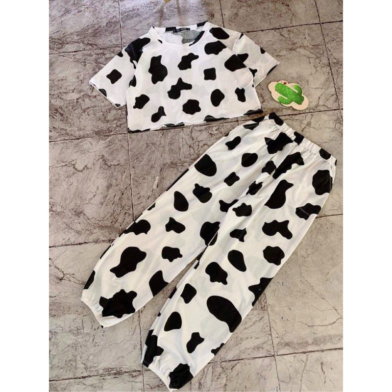 Set Bộ  Áo Croptop Bò Sữa Và Quần Jogger New HOT TREND
