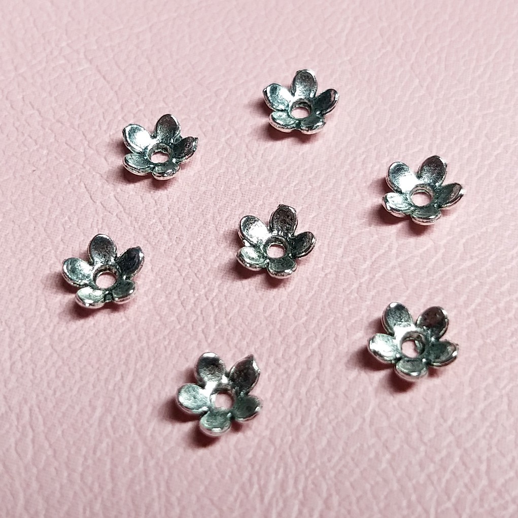 Gói 30 Mũ Hoa Kim loại Sáng Đẹp Mạ Bạc Hình Hoa Mai 5 Cánh - Hạt chặn trang trí Thủ công