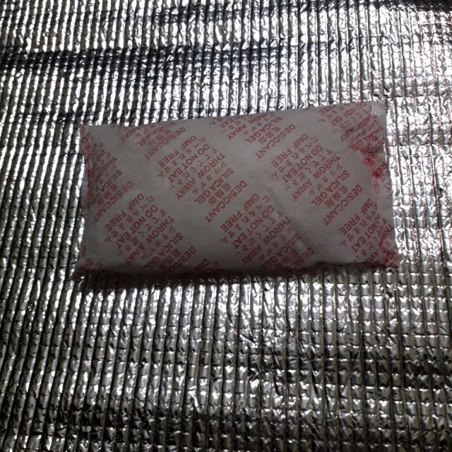 Gói chống ẩm 100g:8k/1goi,loại 90g: 7k/1goi
