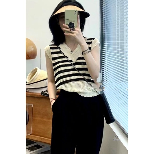 Áo len nữ, đan lỗ cổ V sâu kẻ ngang, len sát nách tanktop