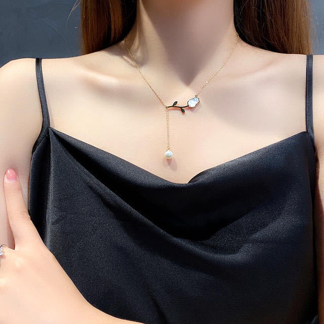 Vòng cổ Thép Titan Hình Hoa tulip Nhẹ Nhàng Sang Trọng Cho Nữ