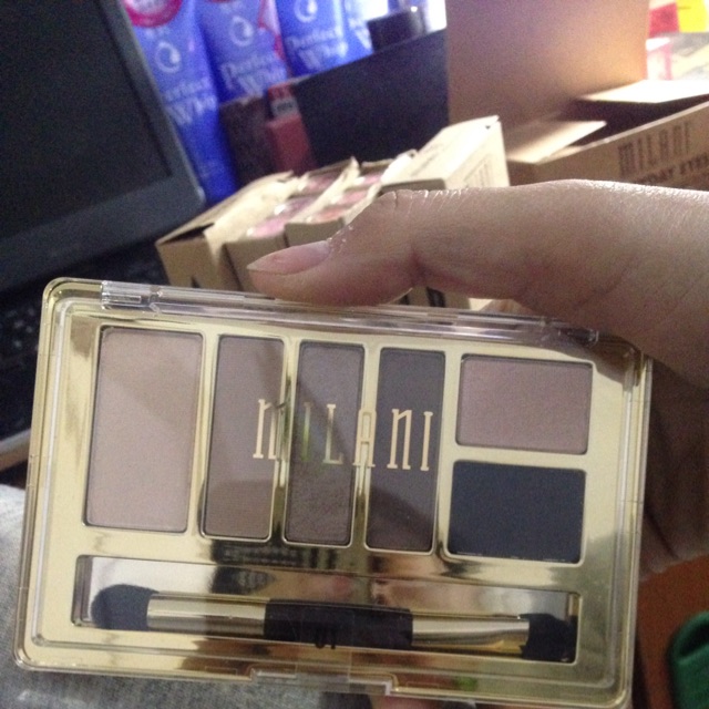 Phấn mắt Milani sale khủng