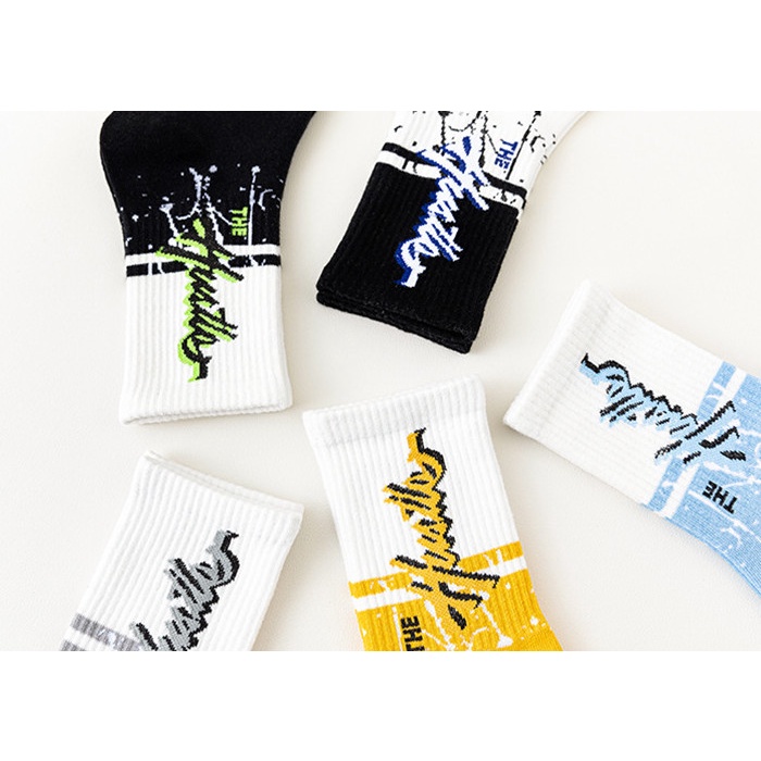 Vớ Tất cao cổ vẩy mực Nam Nữ phong cách trẻ trung, năng động.