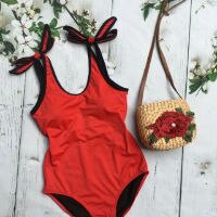 Bikini 1 mảnh Hàn Quốc cực hót ( kèm ảnh khách )