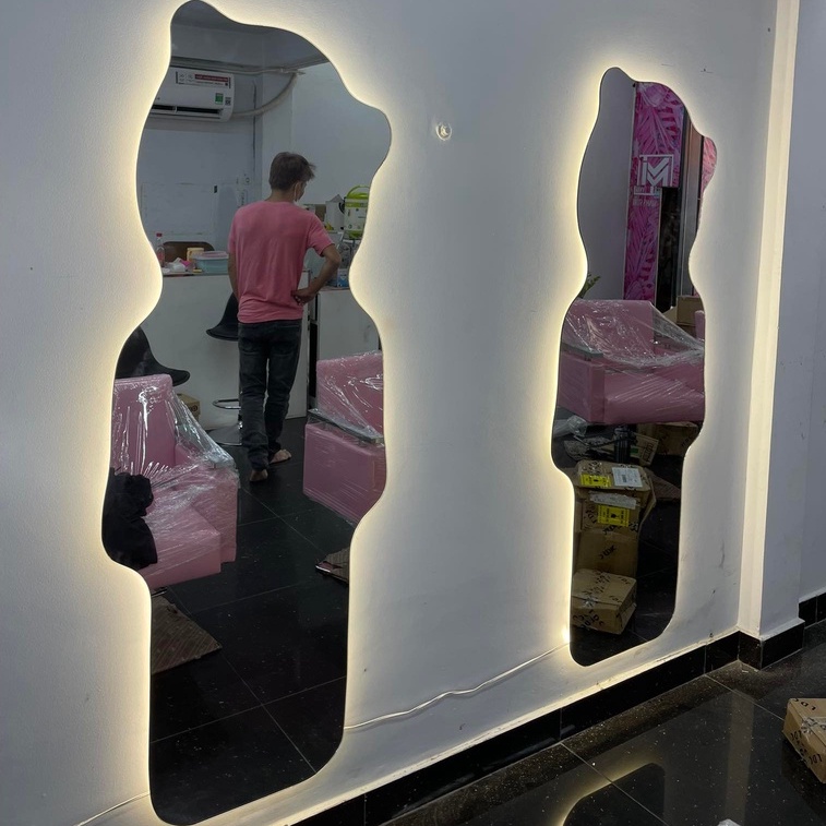 Gương toàn thân treo tường hình hello kitty siêu dễ thương được ưa chuộng mẫu mới