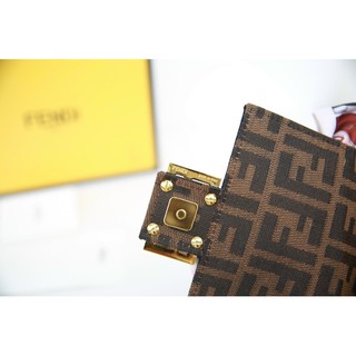 Túi Fendi Baguette Mini