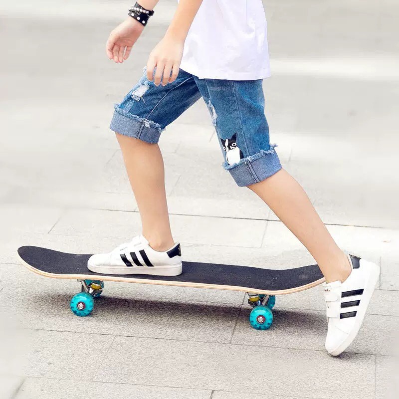 Ván Trượt Skateboard Bánh LED 7 Màu , Phát Sáng Khi Trượt , Mặt Nhám Chống Trơn Trượt, Chơi Skill , Mới Tập