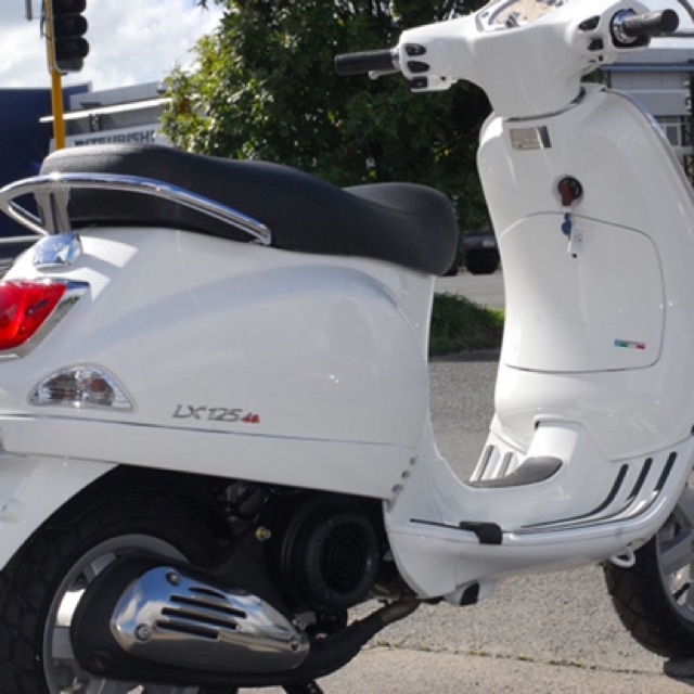 [Mã LIFEAUMAY giảm 10% tối đa 30k đơn 150k] Tem decal nổi Vespa LX 125 - 150 ie