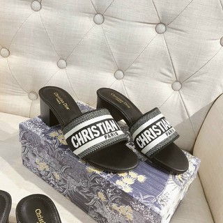 Guốc nữ, gót gỗ 5cm, quai ngang thêu logo hãng đẹp long lanh