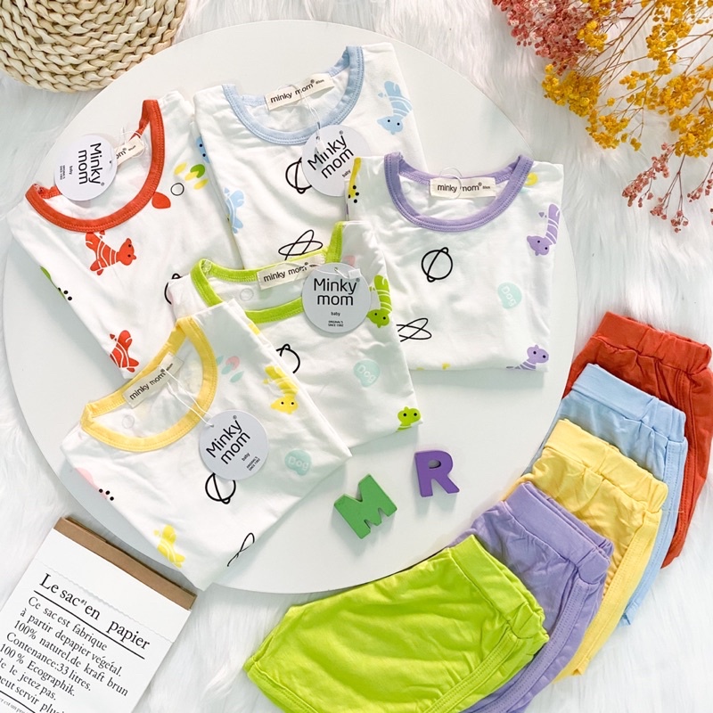 NT008 Bộ ngắn tay, cộc tay thun lạnh Minky Mom in thân áo trắng, phối viền, quần trơn cho bé