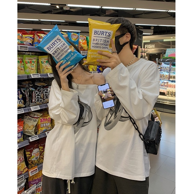 Áo thun tay dài dáng rộng/áo hở vai 2 màu tùy chọn in họa tiết phong cách Hàn Quốc thời trang cho cặp đôi | BigBuy360 - bigbuy360.vn