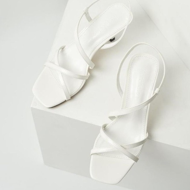 Giày sandal nữ mã LTS20 quai chéo xỏ ngón cao 7P hàng hot 2022 siêu phẩm có 2 màu trắng và đen