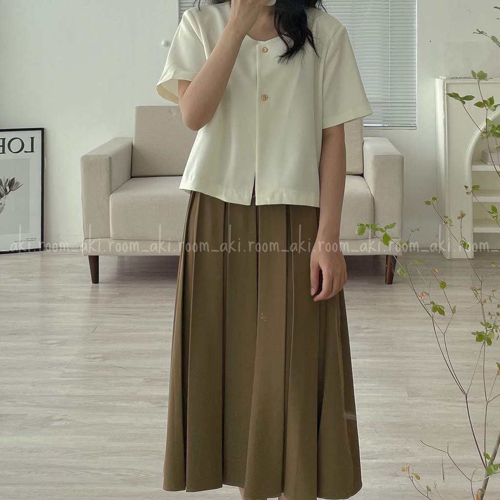 Áo blazer dáng ngắn cổ tròn hai cúc vàng có đệm vai mỏng 2259 | BigBuy360 - bigbuy360.vn