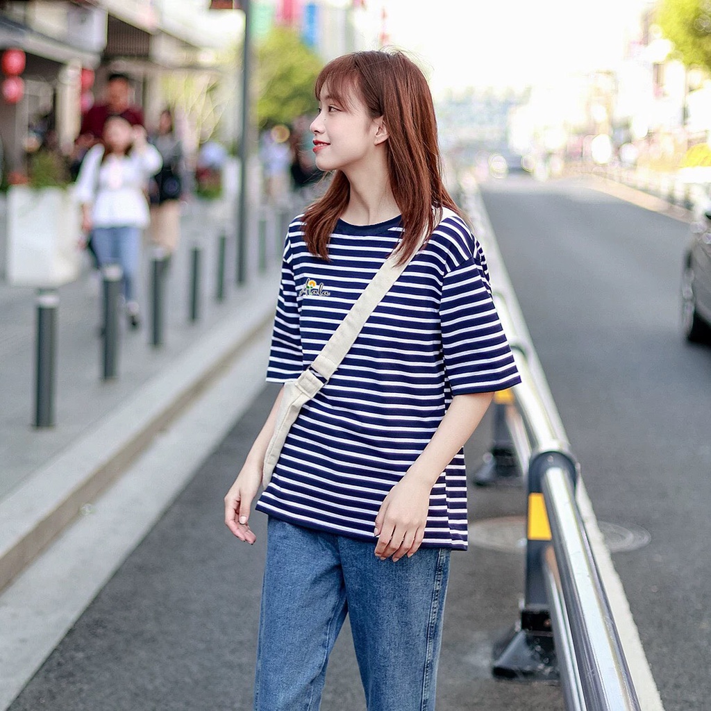 Áo thun tay ngắn cổ tròn họa tiết kẻ sọc phom rộng kiểu Hàn năng động dành cho nữ 2022 ALALA