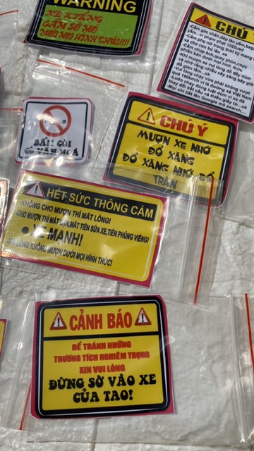 Bộ decal vui nhộn dán xe