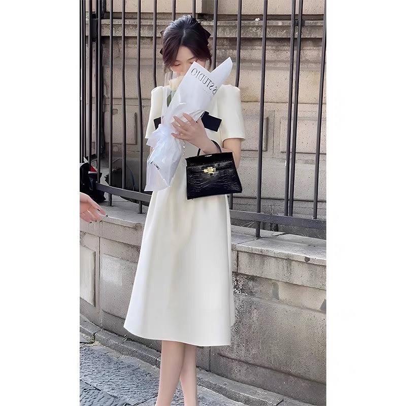 ĐẦM MIDI TRẮNG CỔ V NƠ ĐEN CHẠY HẠT ĐÁ