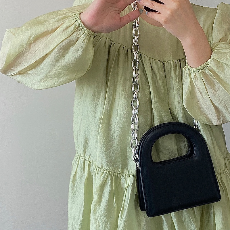 Túi Đeo Chéo Hình Tròn Nhỏ Màu Đen Thời Trang Xuân Hè 2022 Dễ Phối Đồ