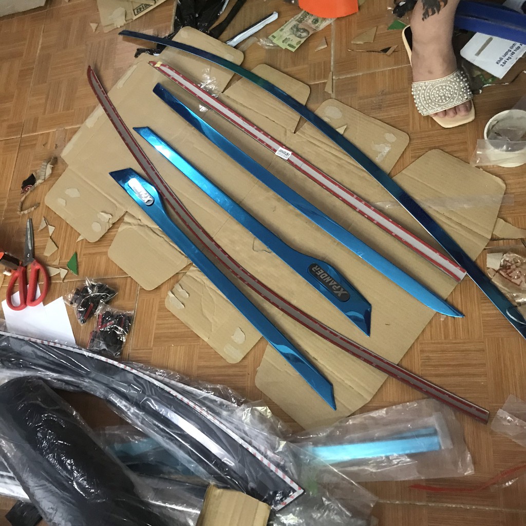 Bộ nẹp viền cong kính inox xe Mitsubishi Xpander 2018-2021 cao cấp