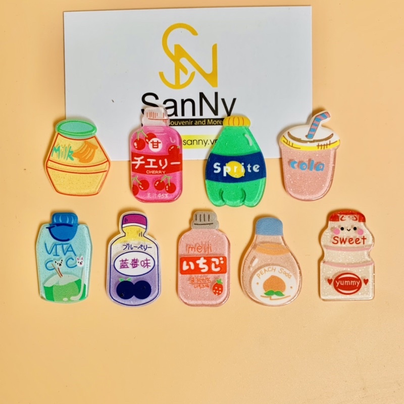 Nam châm tủ lạnh hình chai nước mini ngộ nghĩnh kích thước 3cm