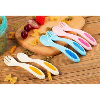 Thìa muỗng cho bé tập xúc, set thìa và dĩa ăn dặm silicon uốn cong (có hộp) FAMILY86