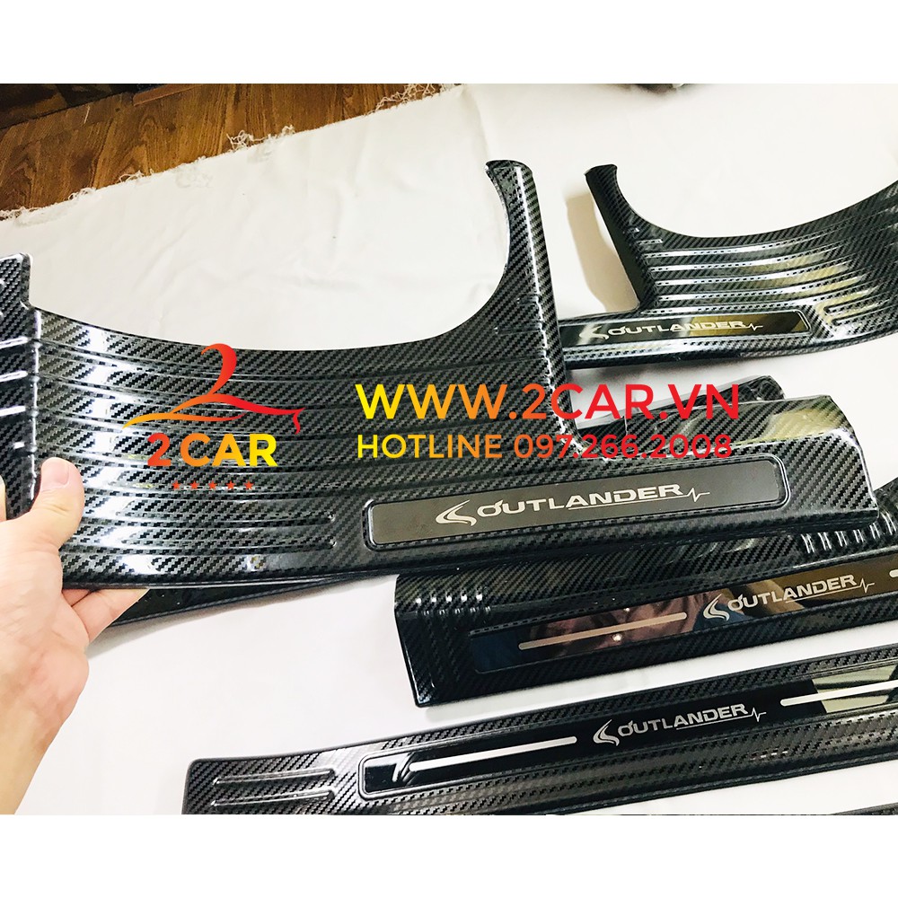 Ốp bậc cửa, nẹp bước chân trong, ngoài Carbon xe Outlander 2016- 2021, 2022 2023 vân CACBON cao cấp